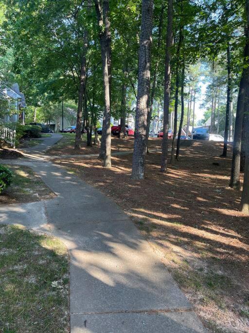 Simple Elegant Townhouse Dt Raleigh Ncsu Apartment Exterior photo