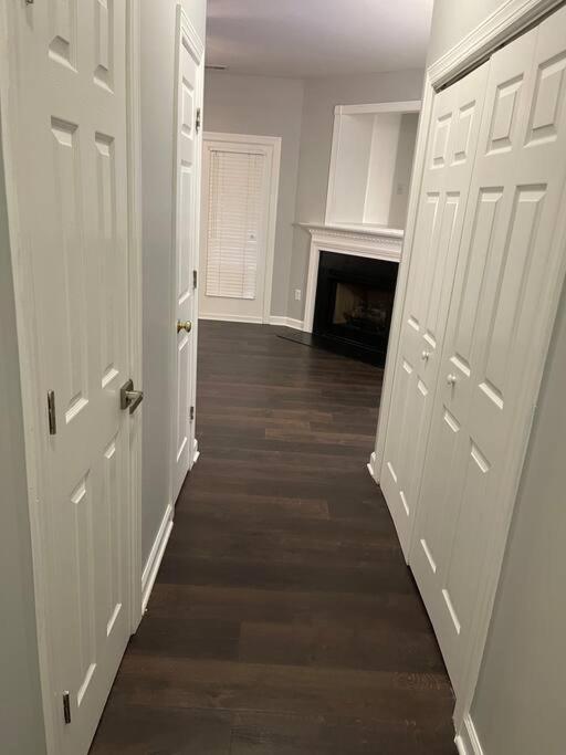 Simple Elegant Townhouse Dt Raleigh Ncsu Apartment Exterior photo