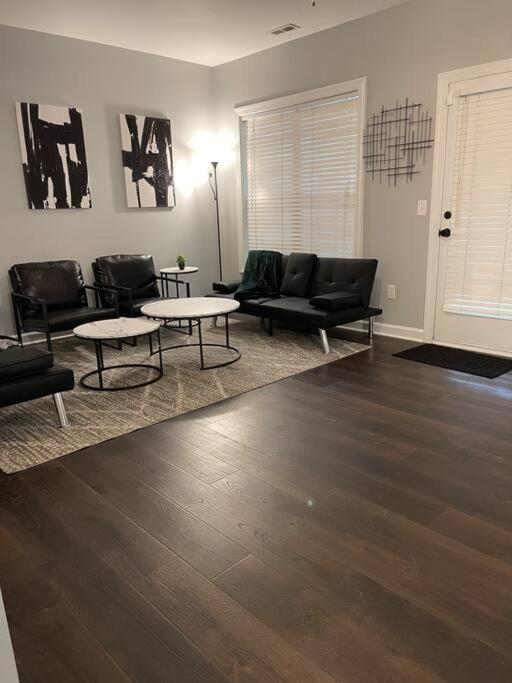 Simple Elegant Townhouse Dt Raleigh Ncsu Apartment Exterior photo