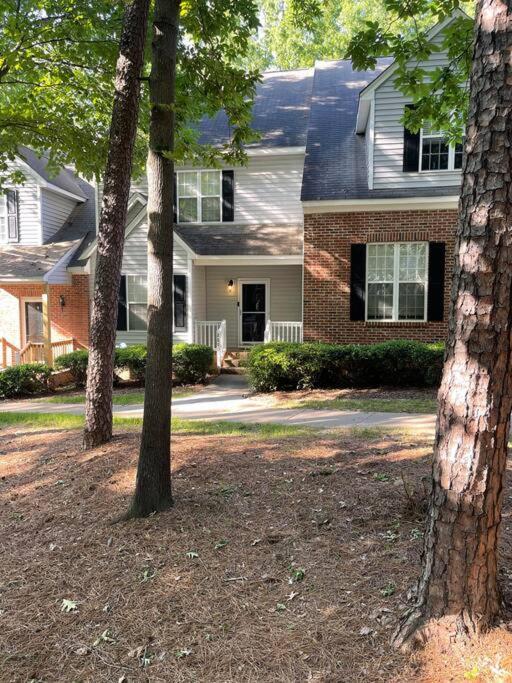 Simple Elegant Townhouse Dt Raleigh Ncsu Apartment Exterior photo